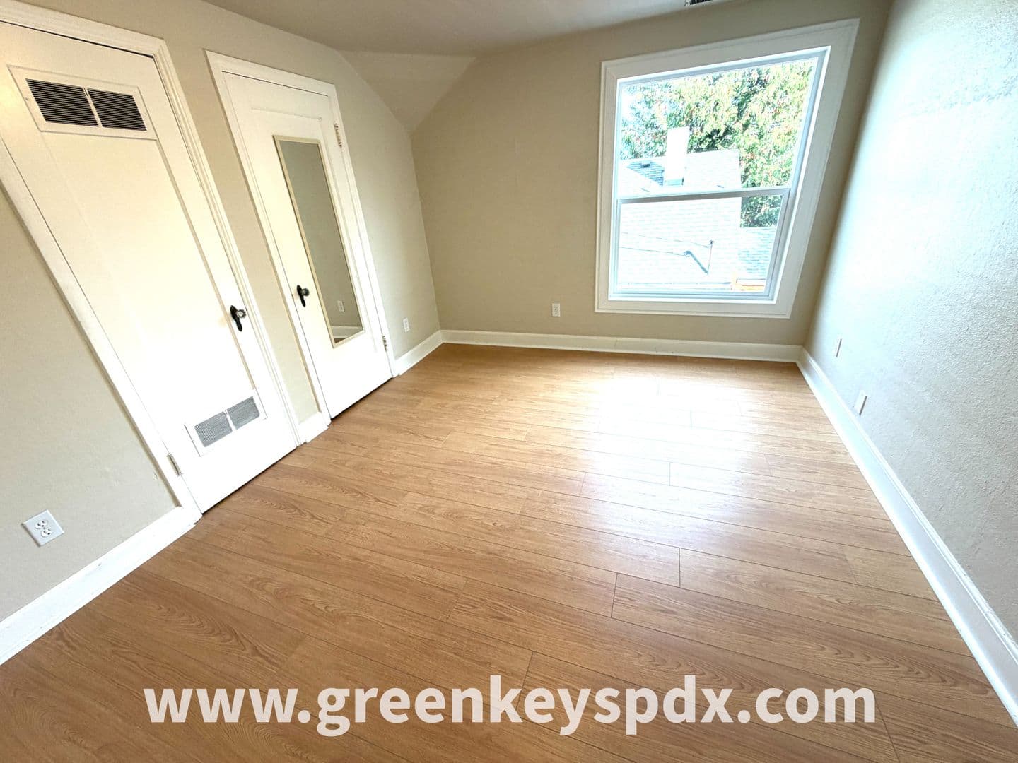 Portland Apartment: 1136 Southwest Gibbs Street