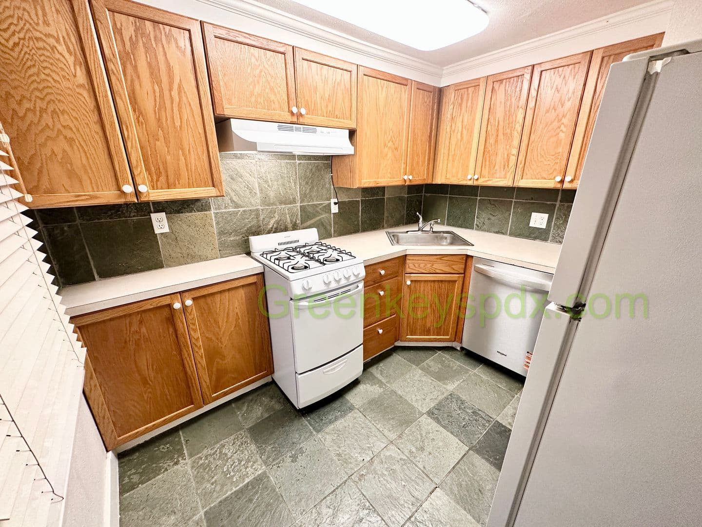 Portland Apartment: 1136 Southwest Gibbs Street