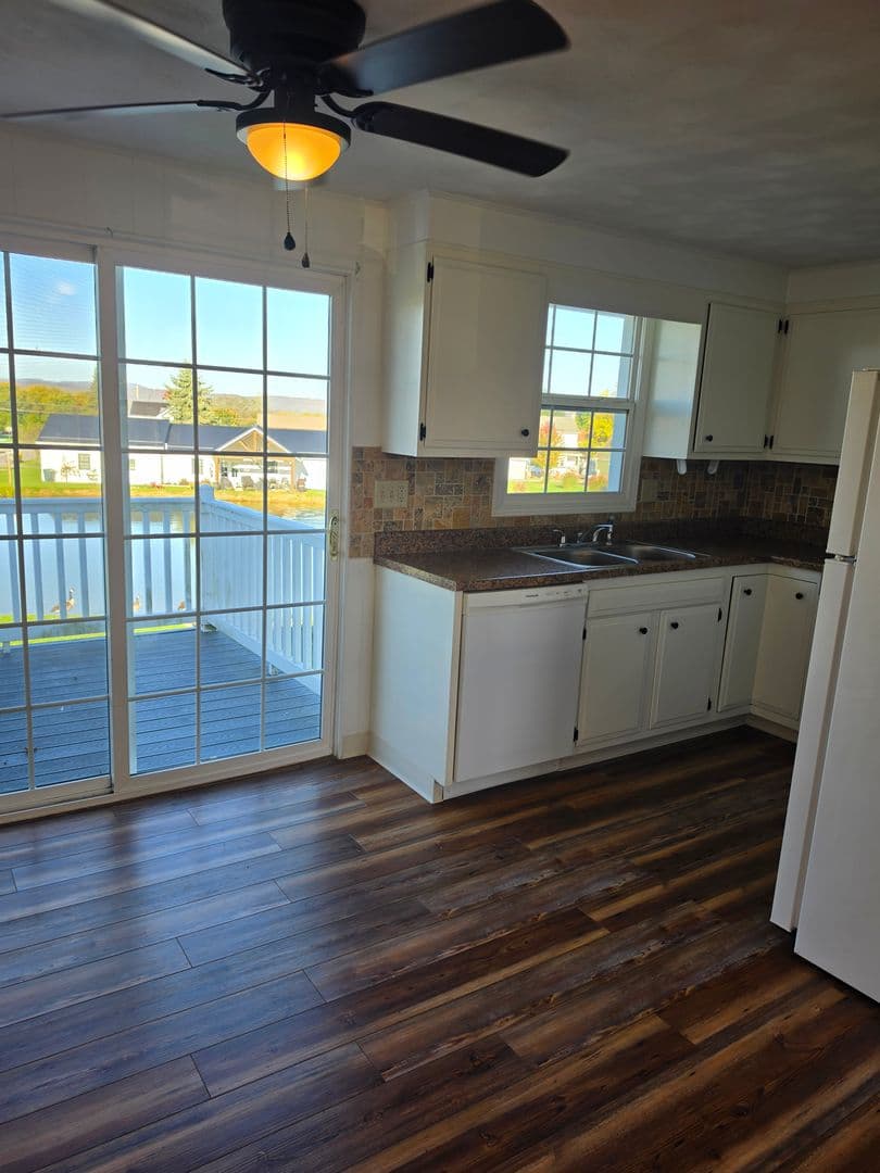 Martinsburg Apartment: 404 Maple St.