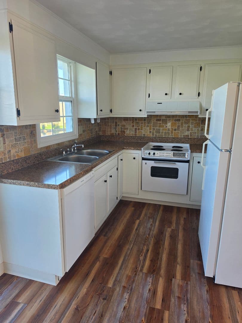 Martinsburg Apartment: 404 Maple St.
