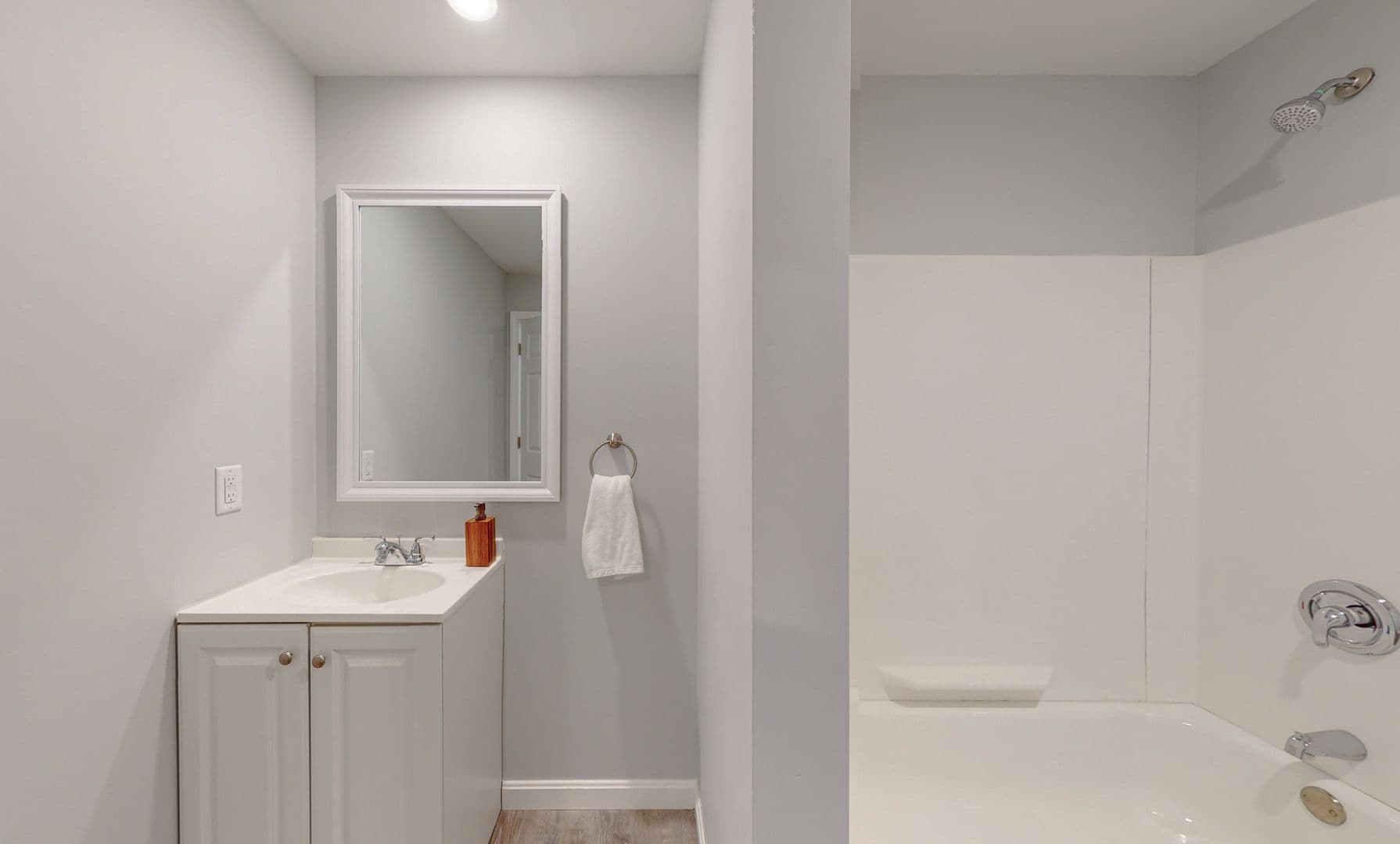 Springvale Apartment: 73 Barth Way
