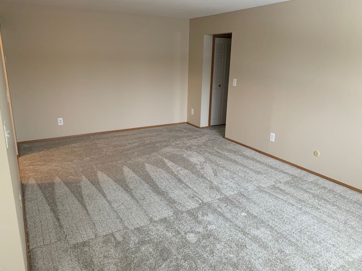 Grand Rapids Apartment: 1960 Burton St SE