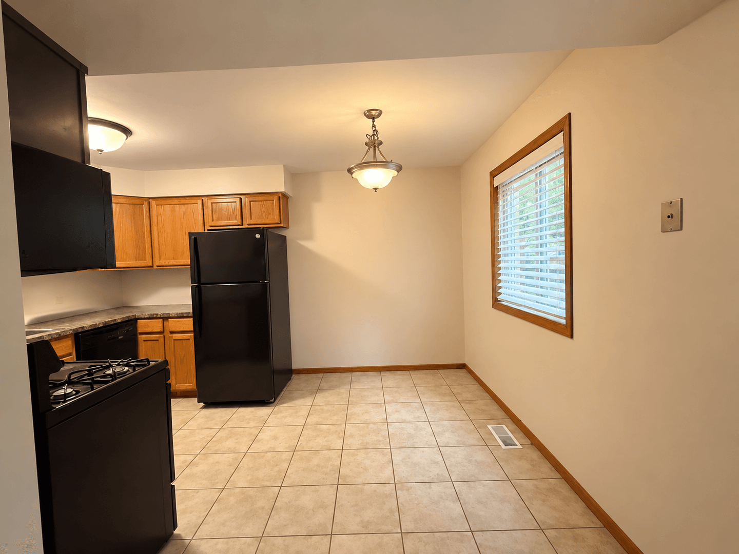 Grand Rapids Apartment: 1960 Burton St SE