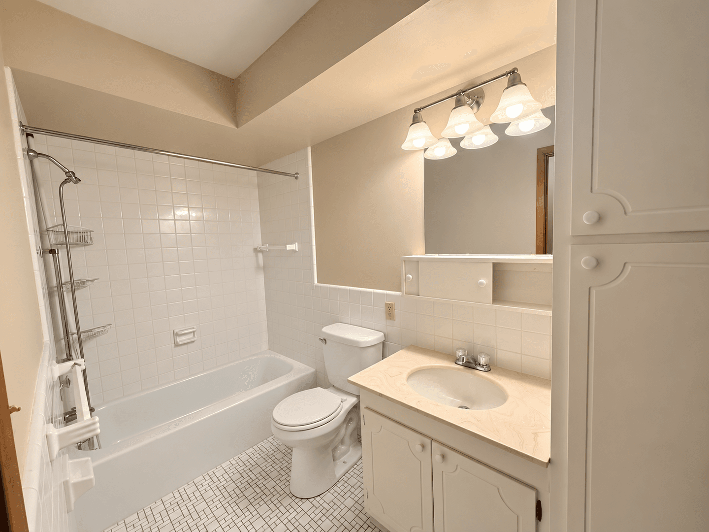 Grand Rapids Apartment: 1960 Burton St SE