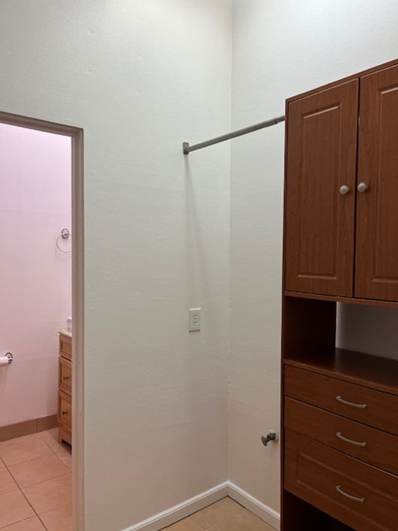Hilo Condo: 355 Kalanianaole Street