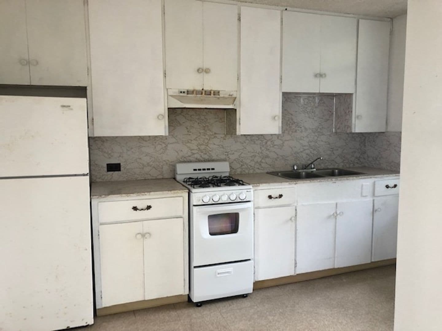 Hilo Apartment: 222 Wainaku Street