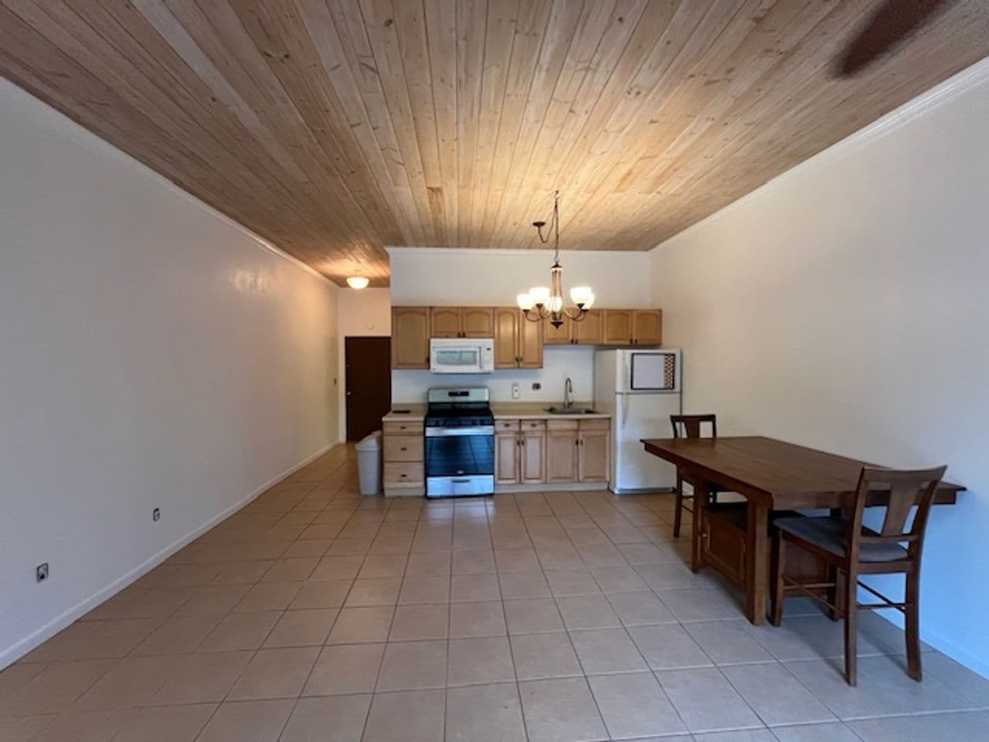 Hilo Condo: 355 Kalanianaole Street