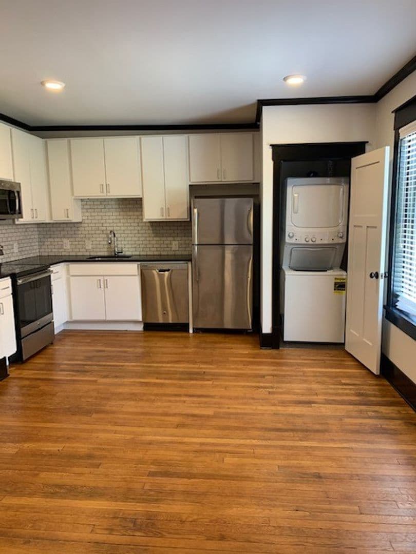 Omaha Apartment: 3804 Farnam St