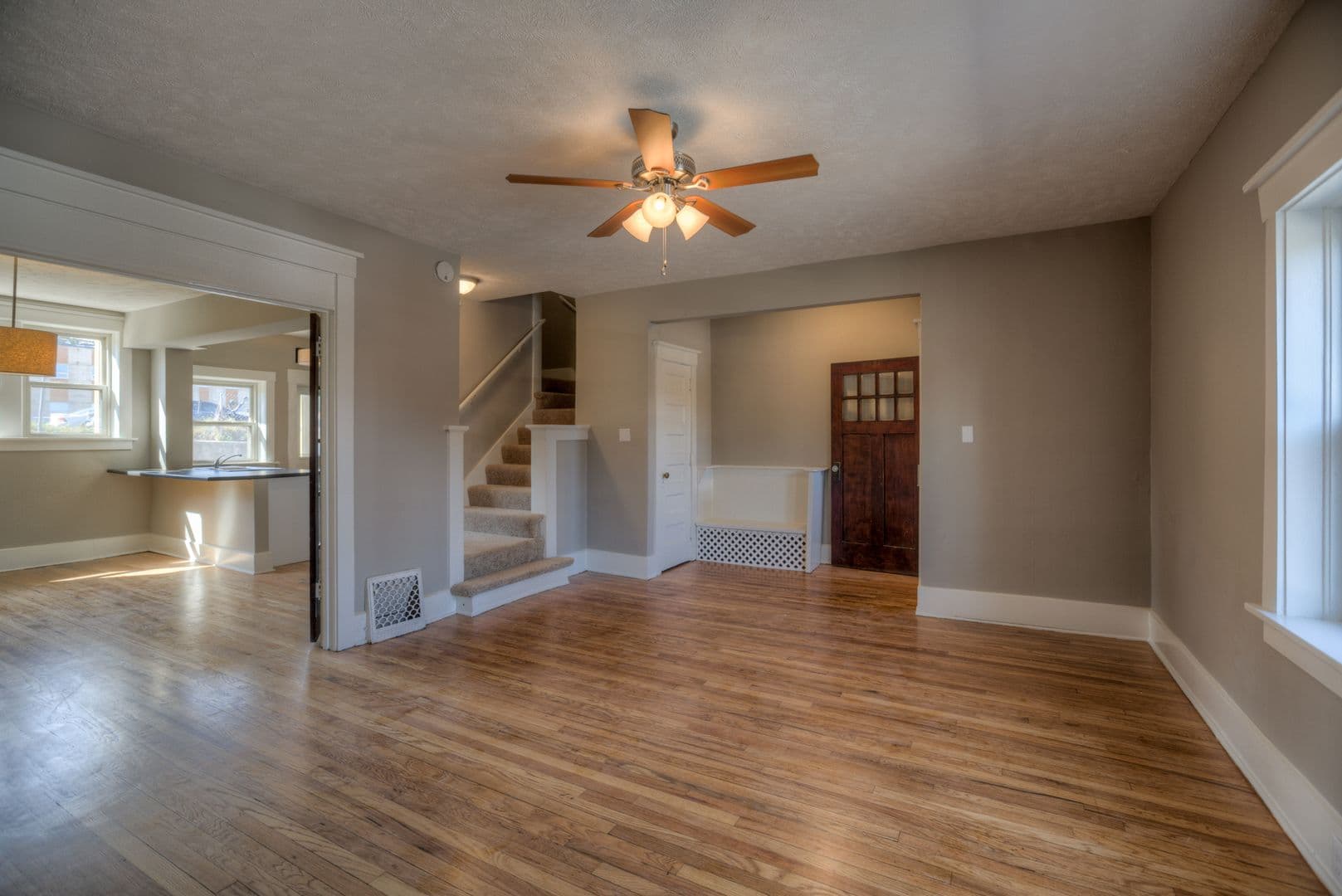 Omaha Apartment: 3913 / 3915 / 3917 / 3919 Farnam St