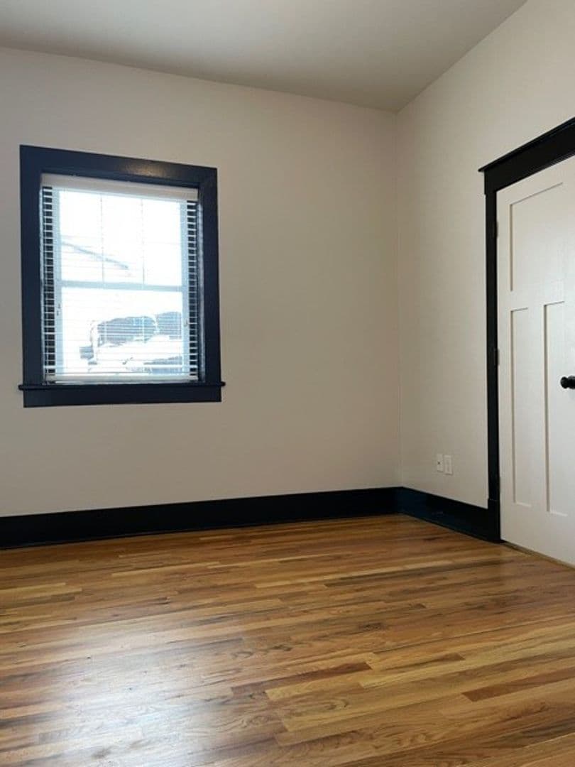 Omaha Apartment: 3804 Farnam St