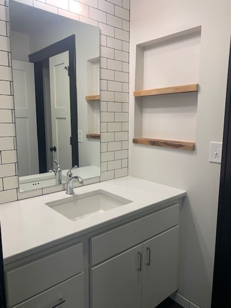Omaha Apartment: 3804 Farnam St