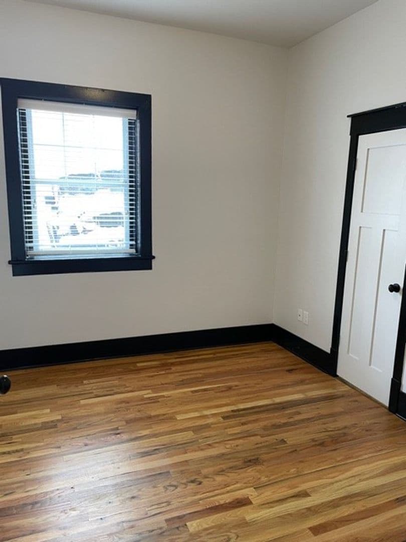 Omaha Apartment: 3804 Farnam St