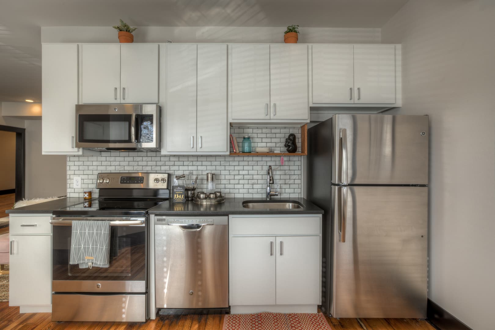 Omaha Apartment: 3804 Farnam St