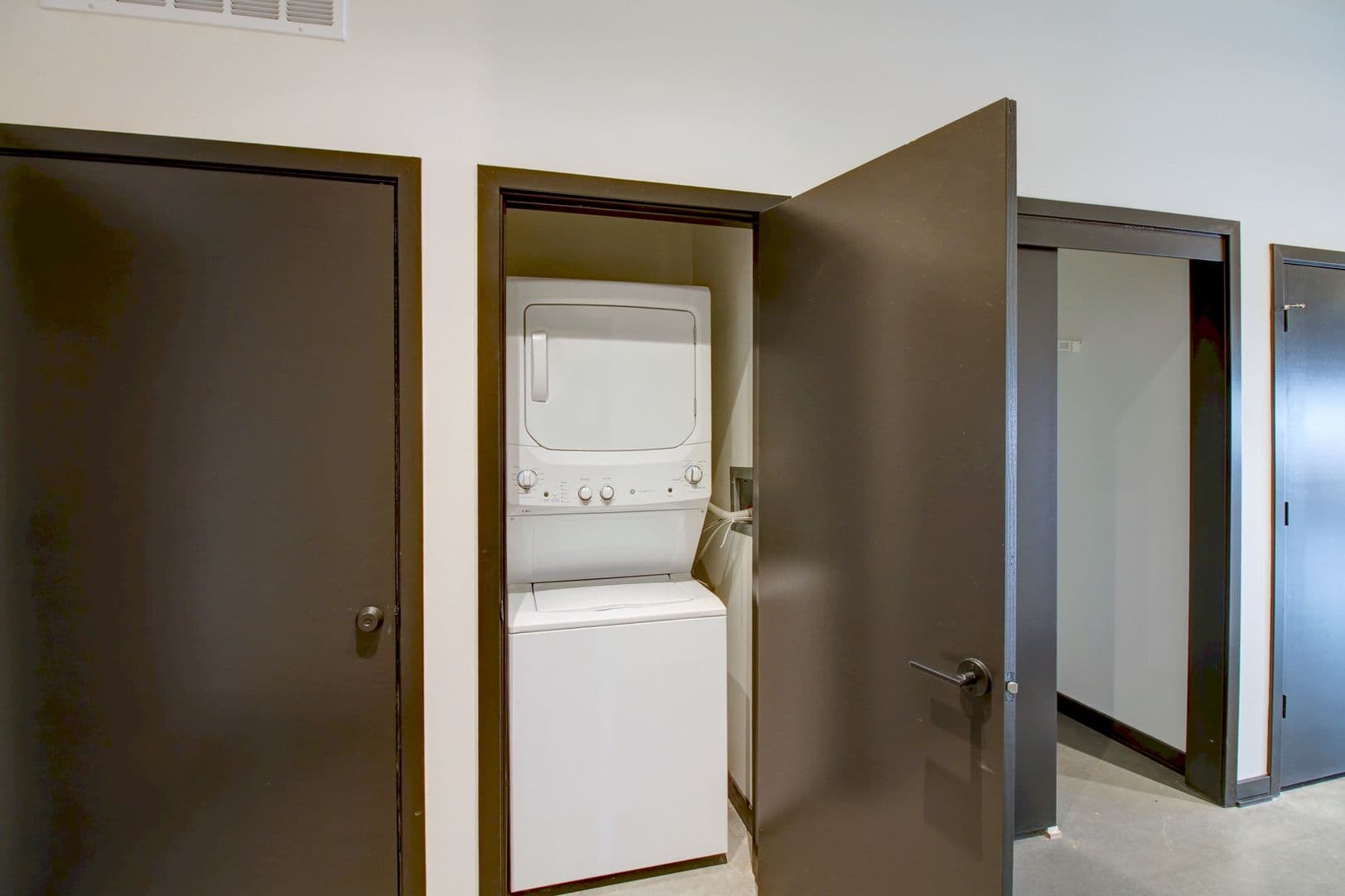 Omaha Apartment: 3737 Farnam Street