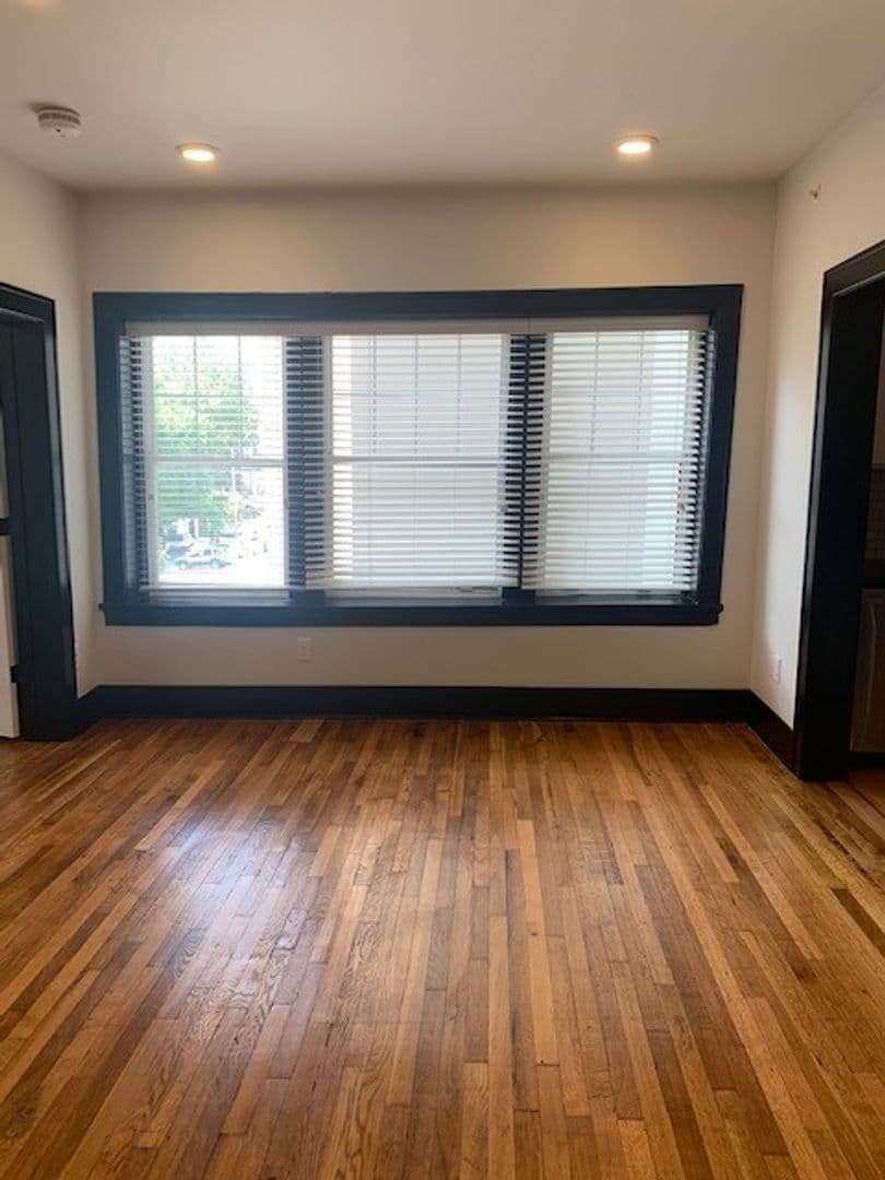 Omaha Apartment: 3804 Farnam St
