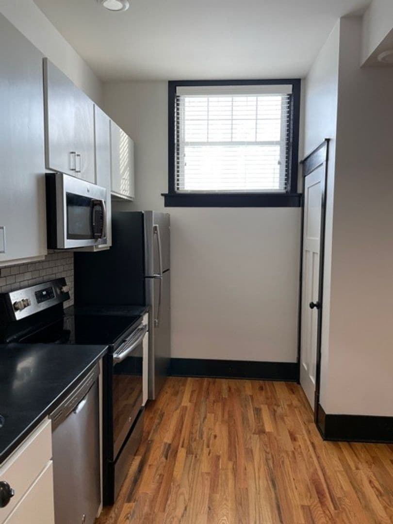 Omaha Apartment: 3804 Farnam St