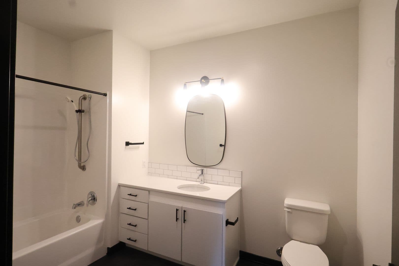 Omaha Apartment: 3737 Farnam Street