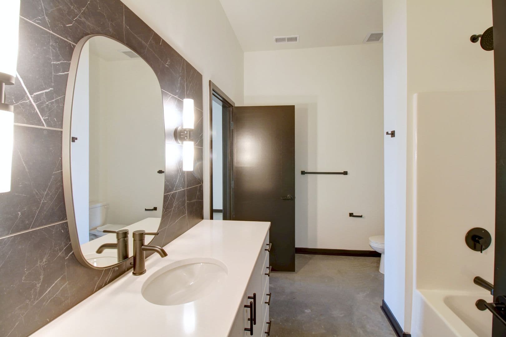 Omaha Apartment: 3737 Farnam Street