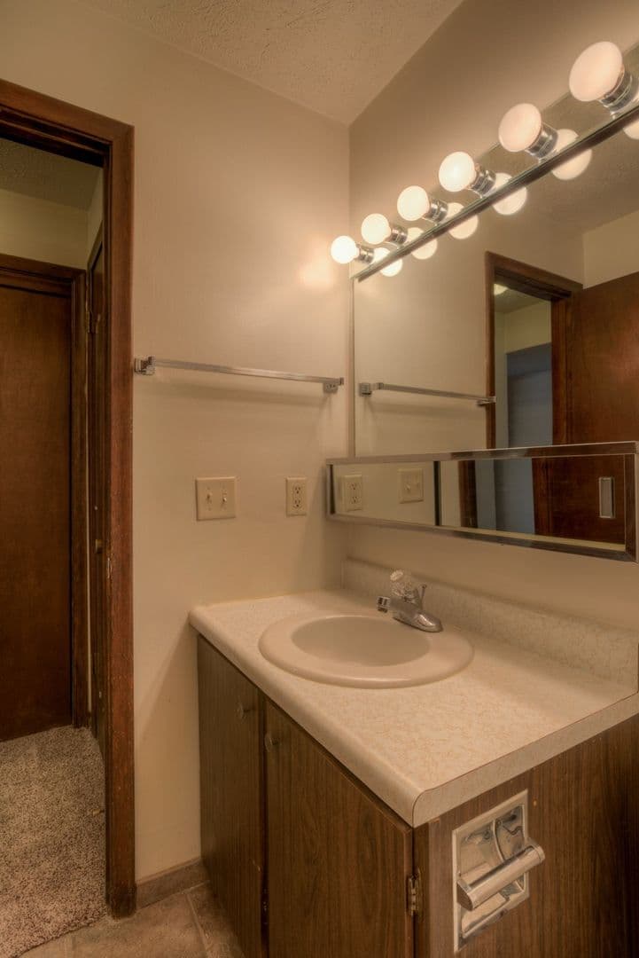 Omaha Apartment: 120 / 124 / 128 S 38th Street