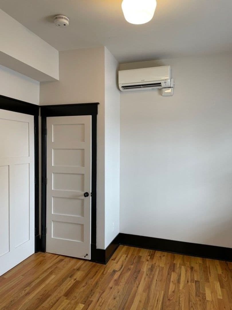 Omaha Apartment: 3804 Farnam St