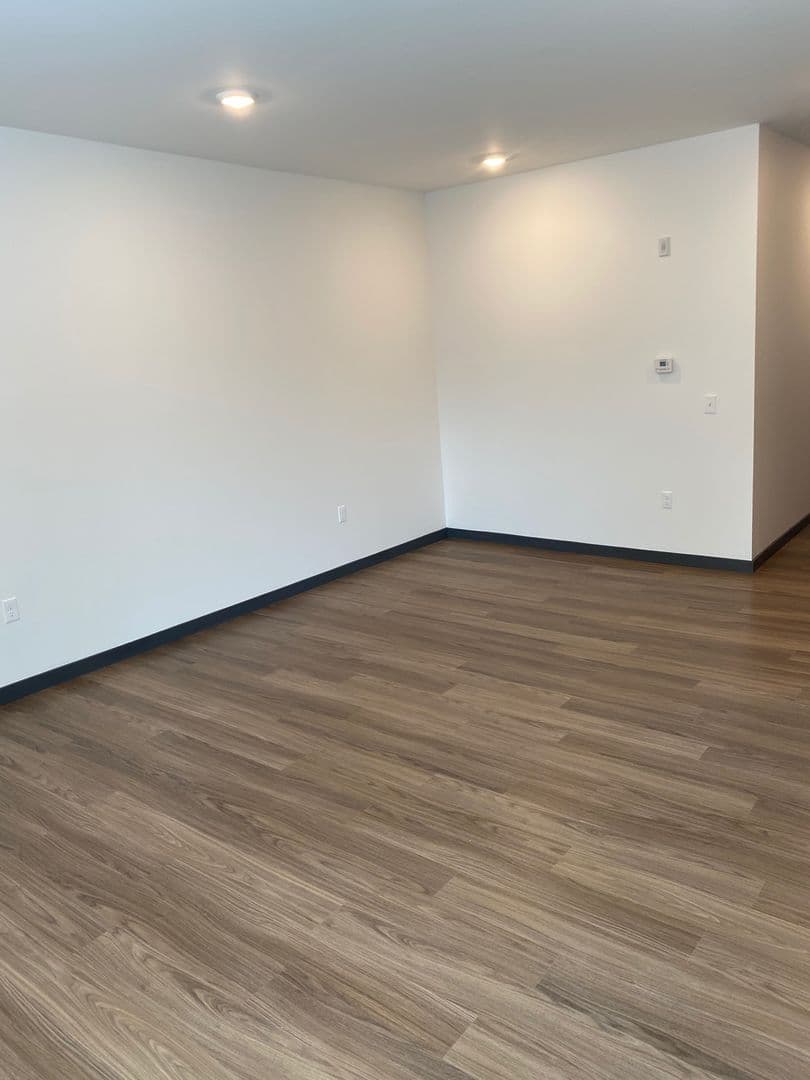 Omaha Apartment: 4400 S Douglas Street