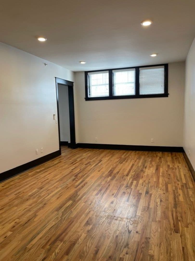 Omaha Apartment: 3804 Farnam St