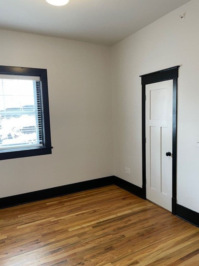 Omaha Apartment: 3804 Farnam St