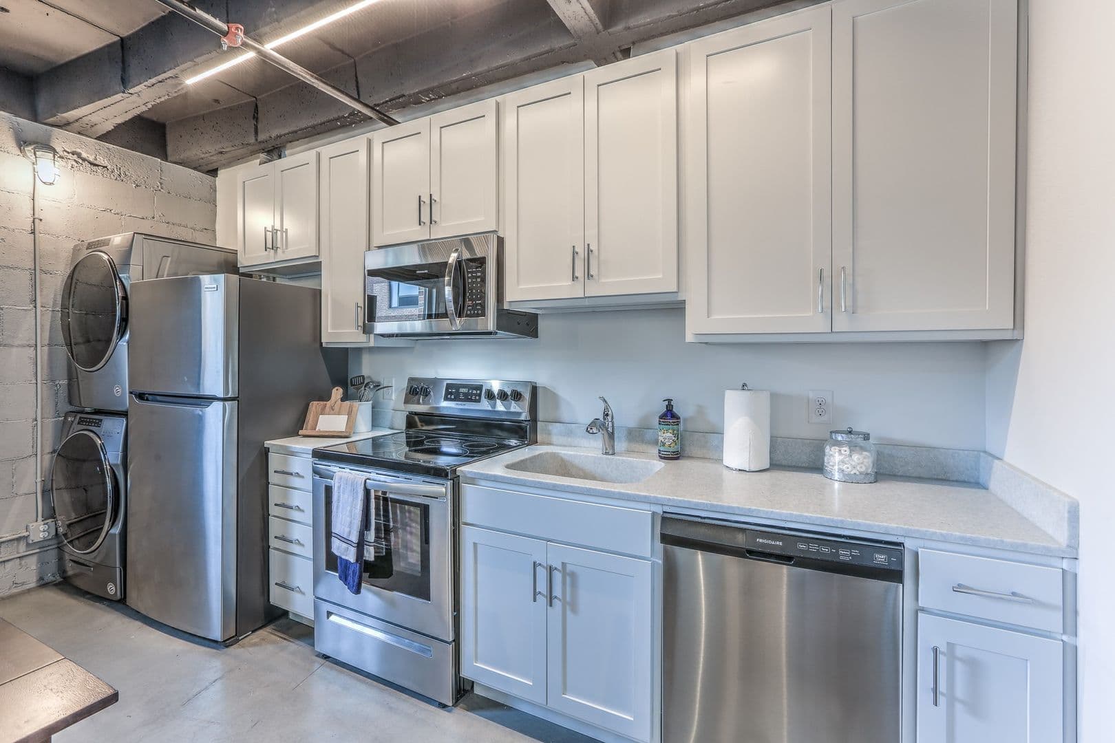 Omaha Apartment: 1311 S 9th St