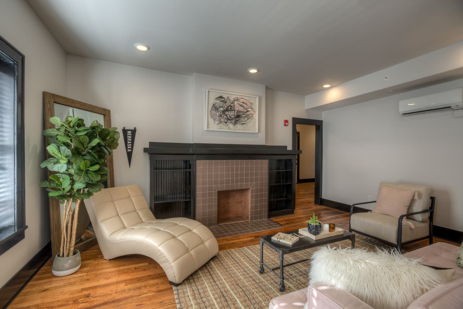 Omaha Apartment: 3804 Farnam St