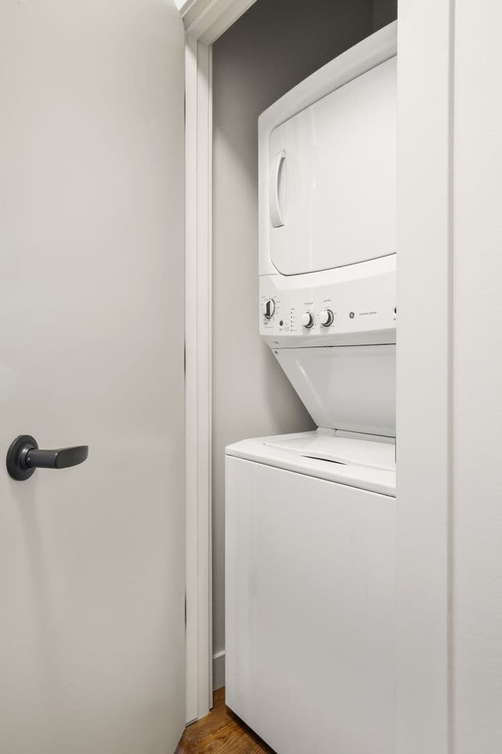 Omaha Apartment: 3306 Jones St