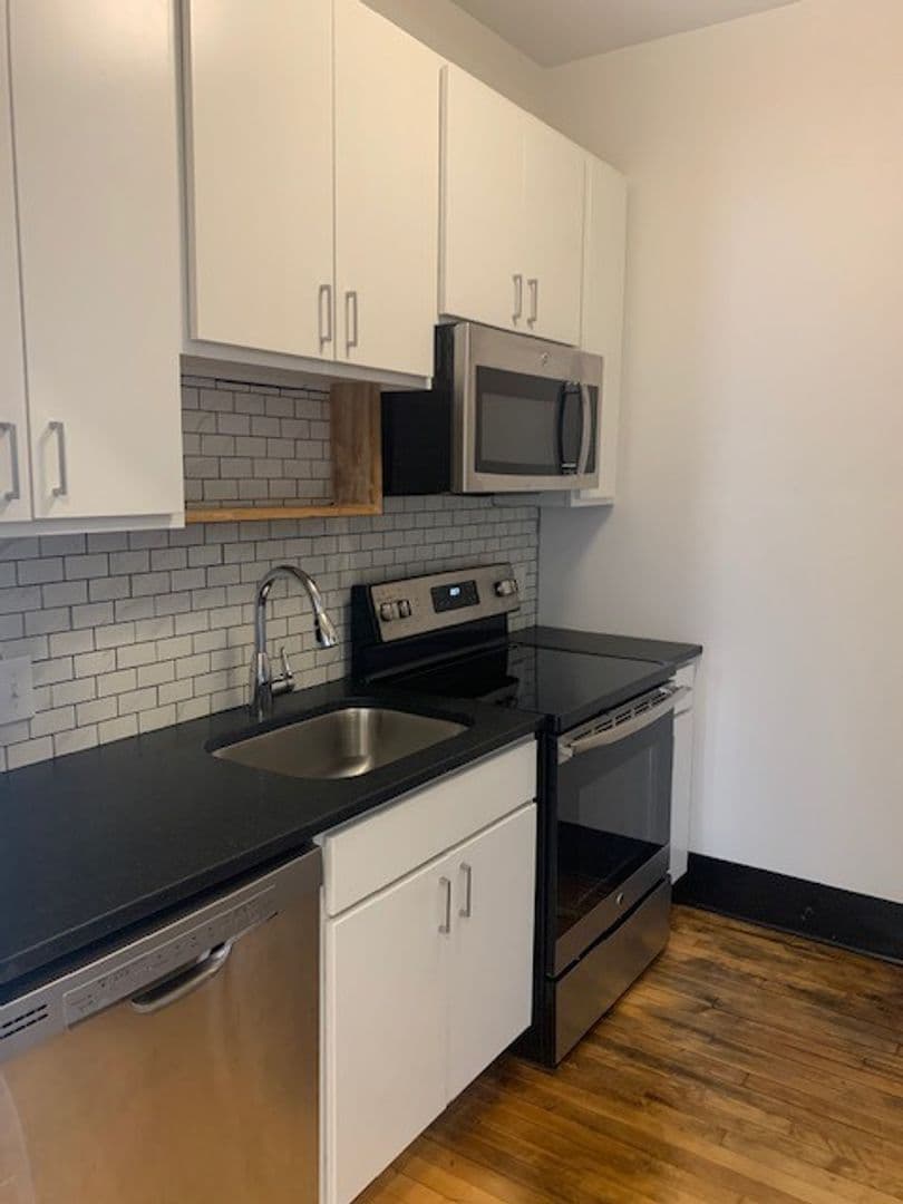 Omaha Apartment: 3804 Farnam St