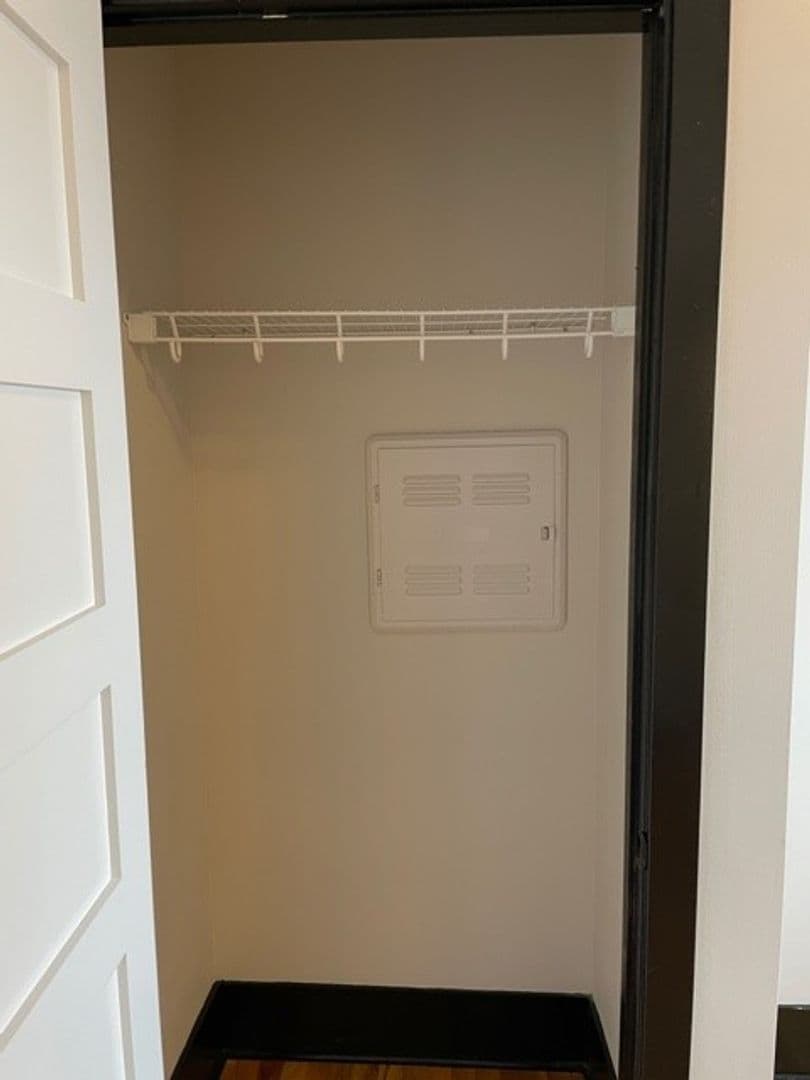 Omaha Apartment: 3804 Farnam St