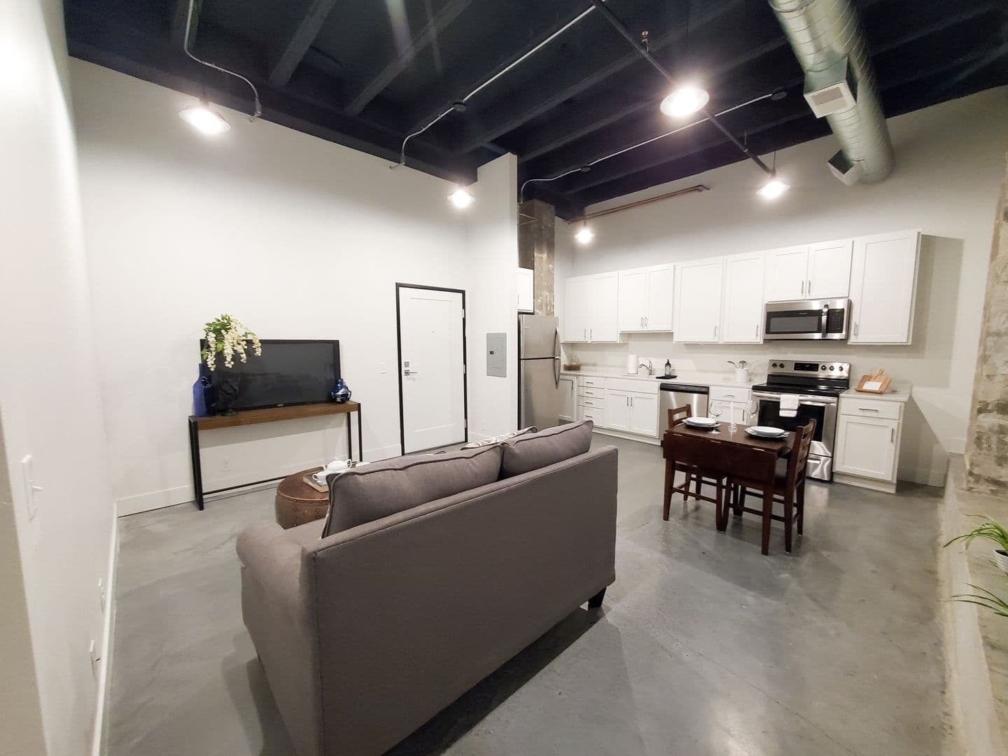 Omaha Apartment: 1311 S 9th St