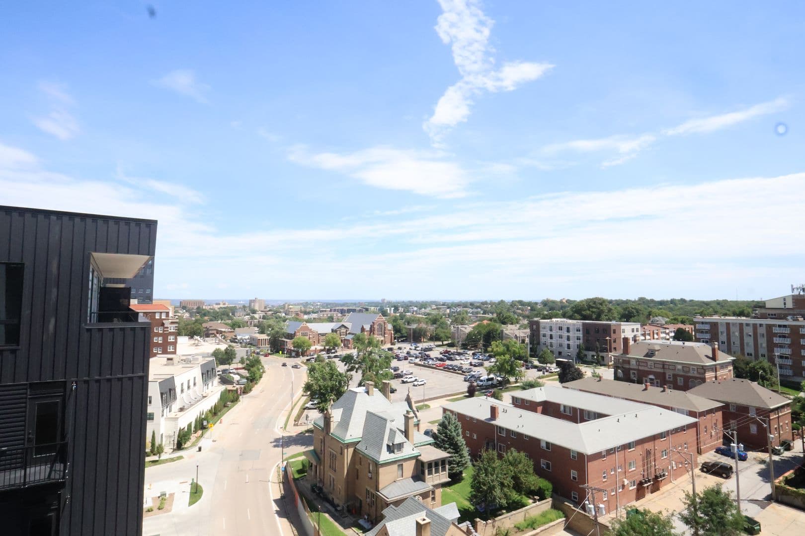 Omaha Apartment: 3737 Farnam Street