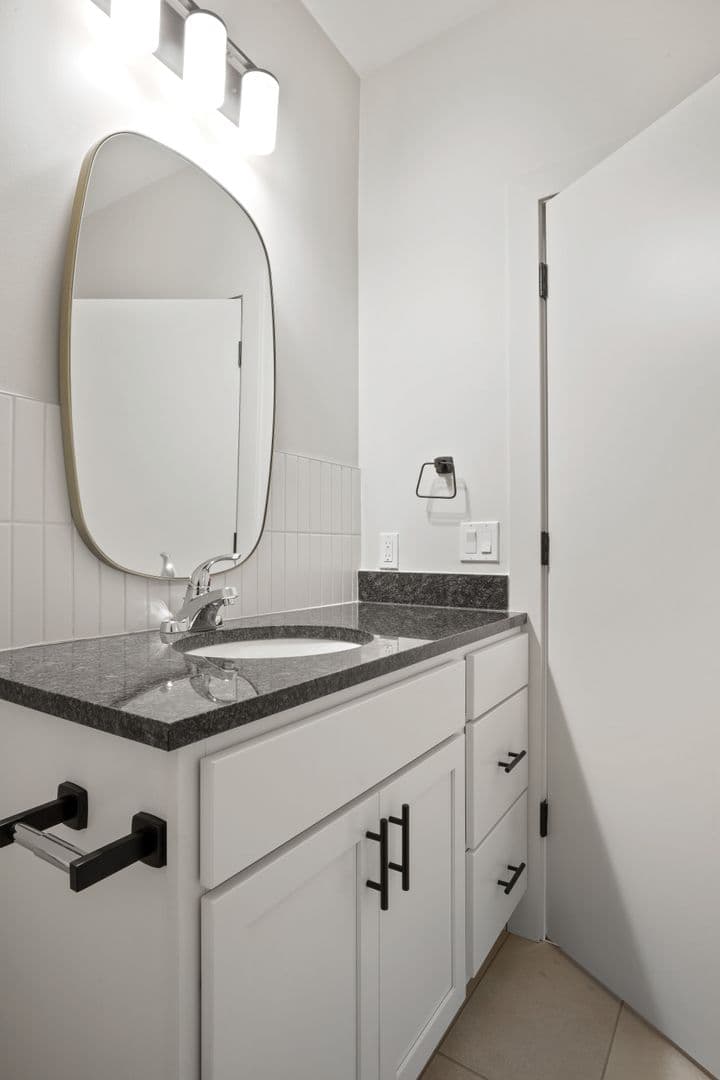 Omaha Apartment: 3306 Jones St
