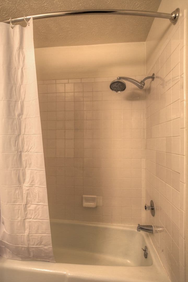 Omaha Apartment: 120 / 124 / 128 S 38th Street