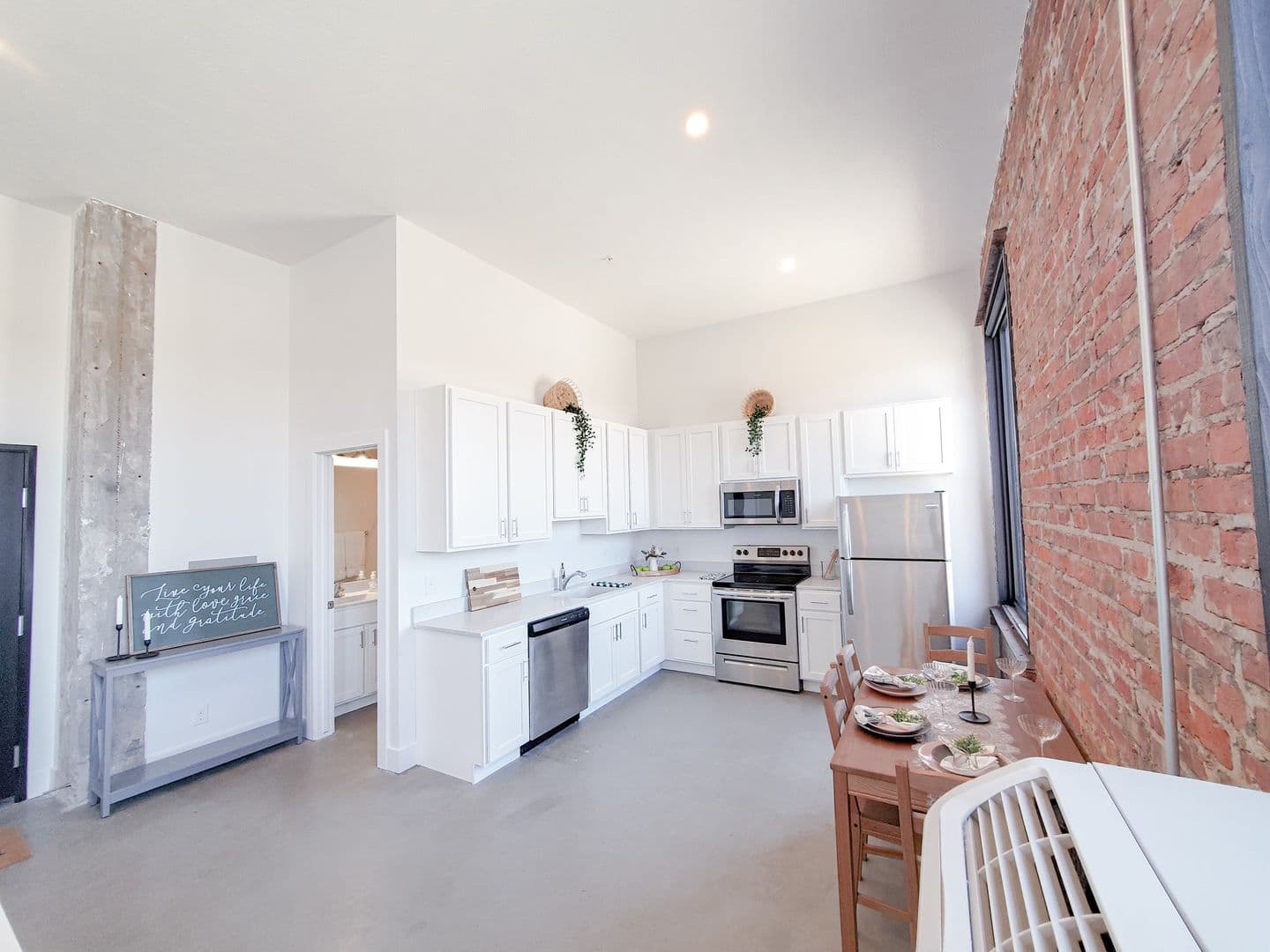 Omaha Apartment: 1311 S 9th St
