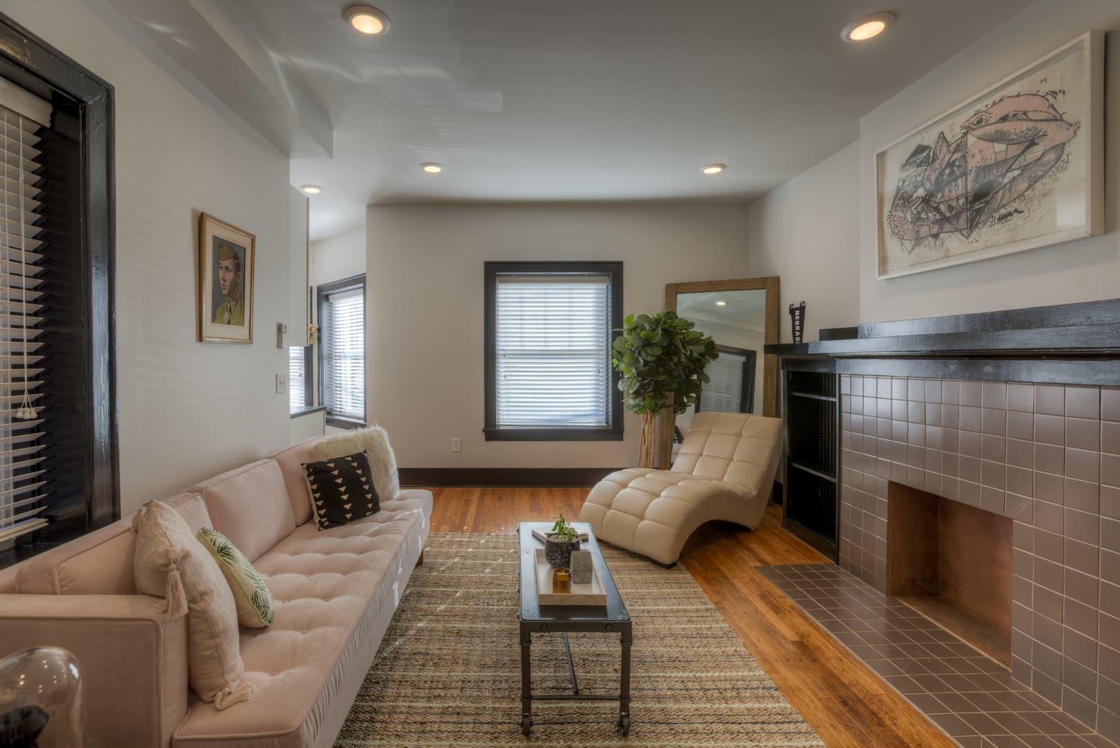 Omaha Apartment: 3804 Farnam St