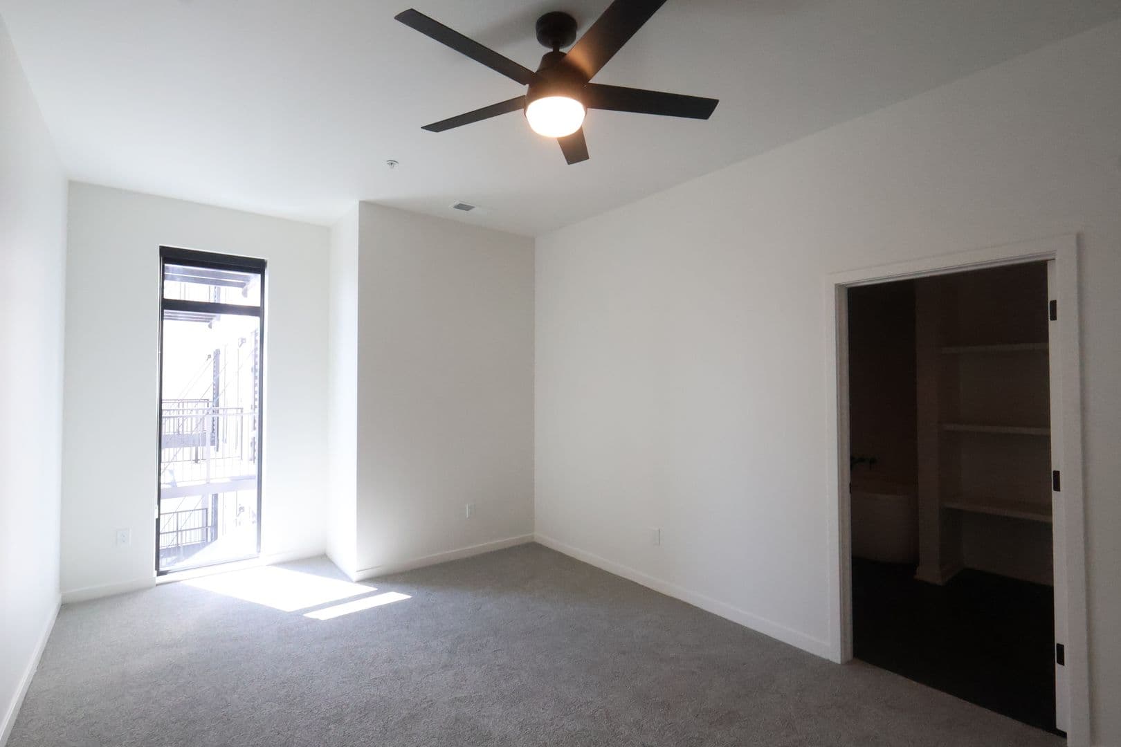 Omaha Apartment: 3737 Farnam Street