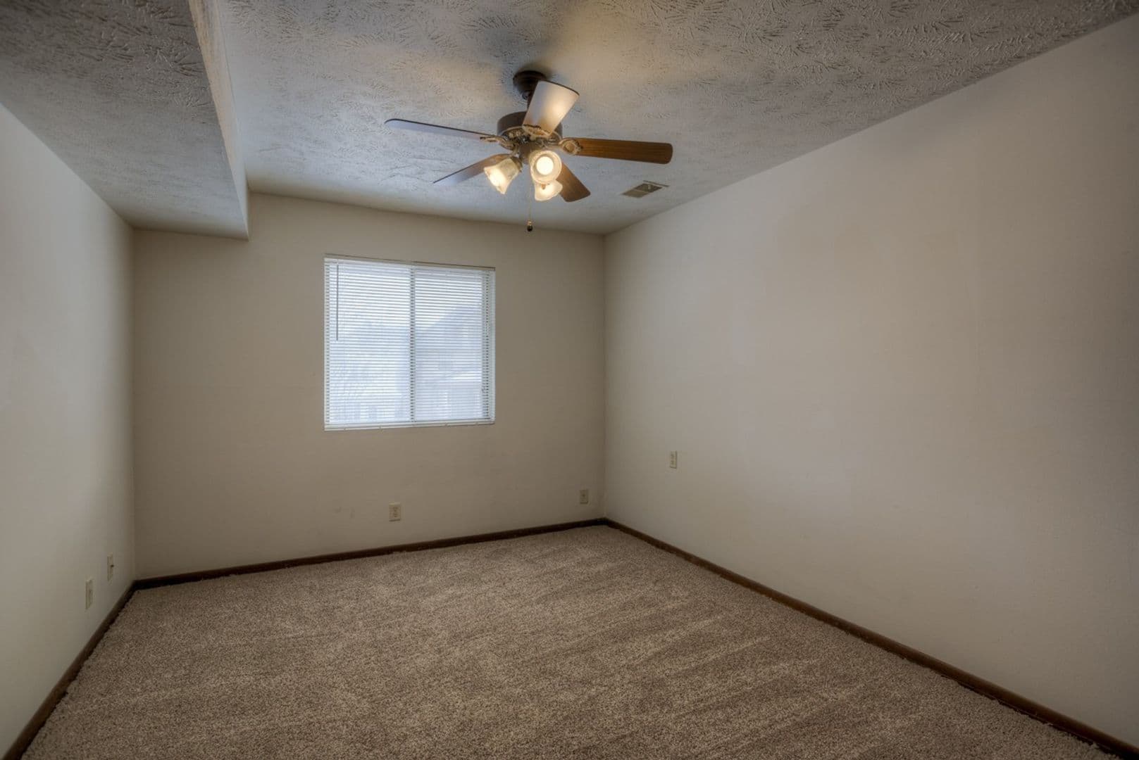 Omaha Apartment: 120 / 124 / 128 S 38th Street