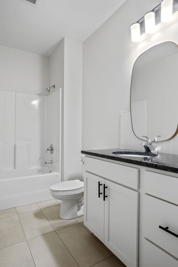 Omaha Apartment: 3306 Jones St
