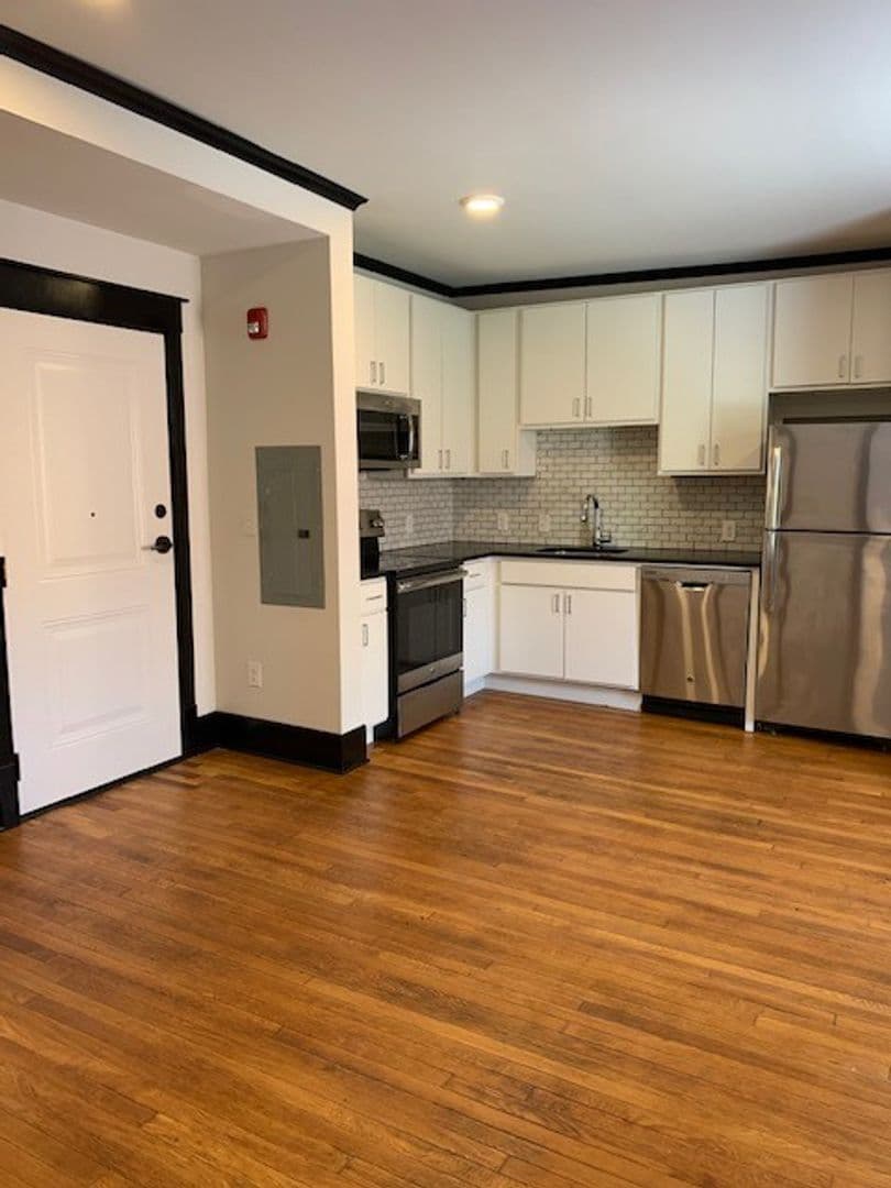 Omaha Apartment: 3804 Farnam St