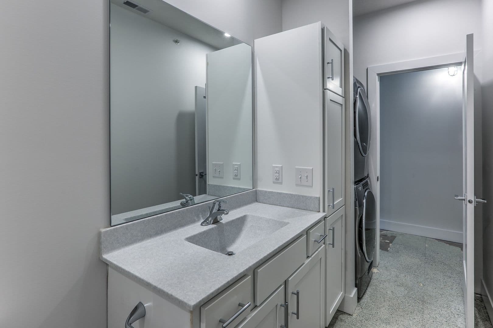 Omaha Apartment: 1311 S 9th St