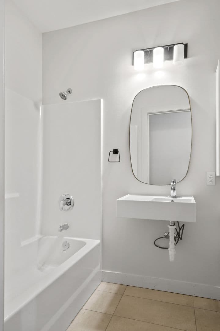 Omaha Apartment: 3306 Jones St
