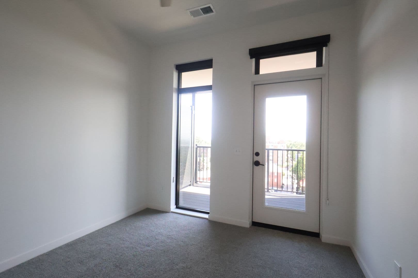 Omaha Apartment: 3737 Farnam Street