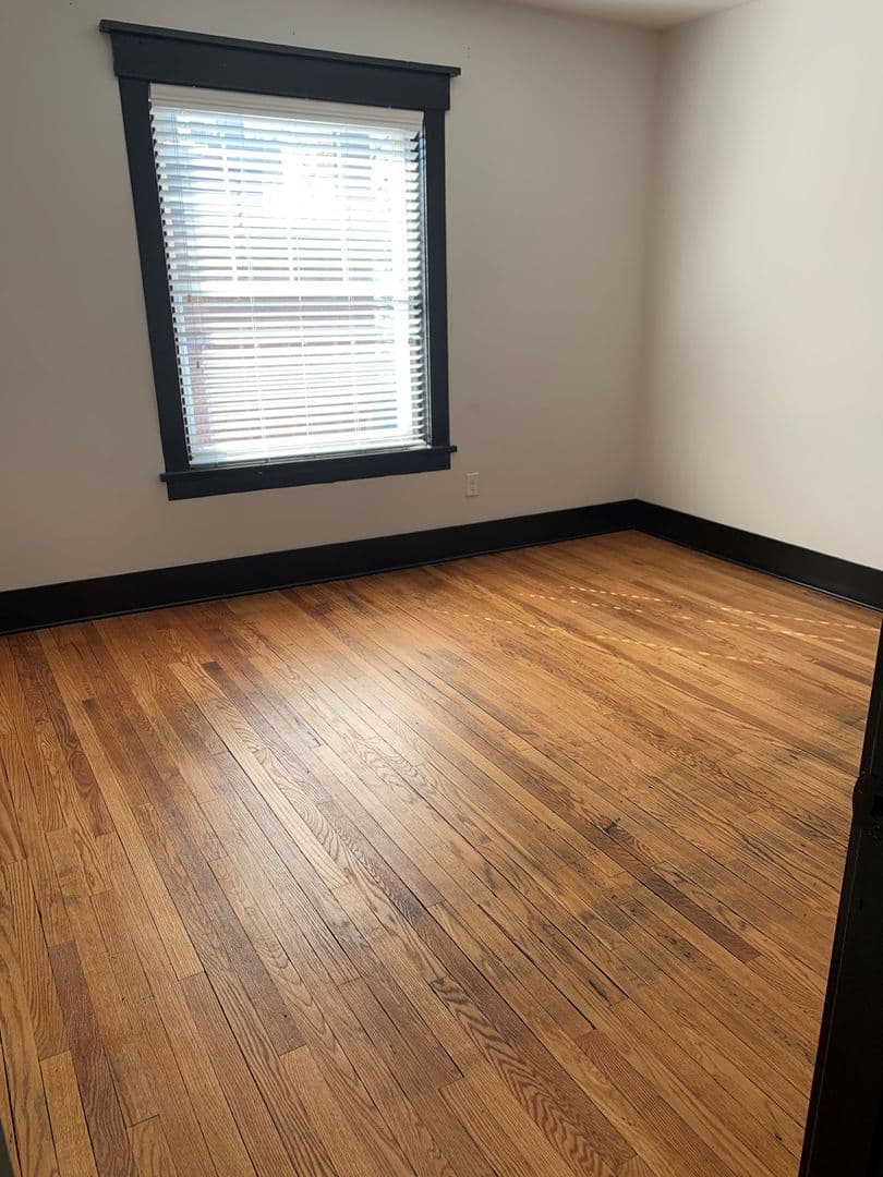 Omaha Apartment: 3804 Farnam St