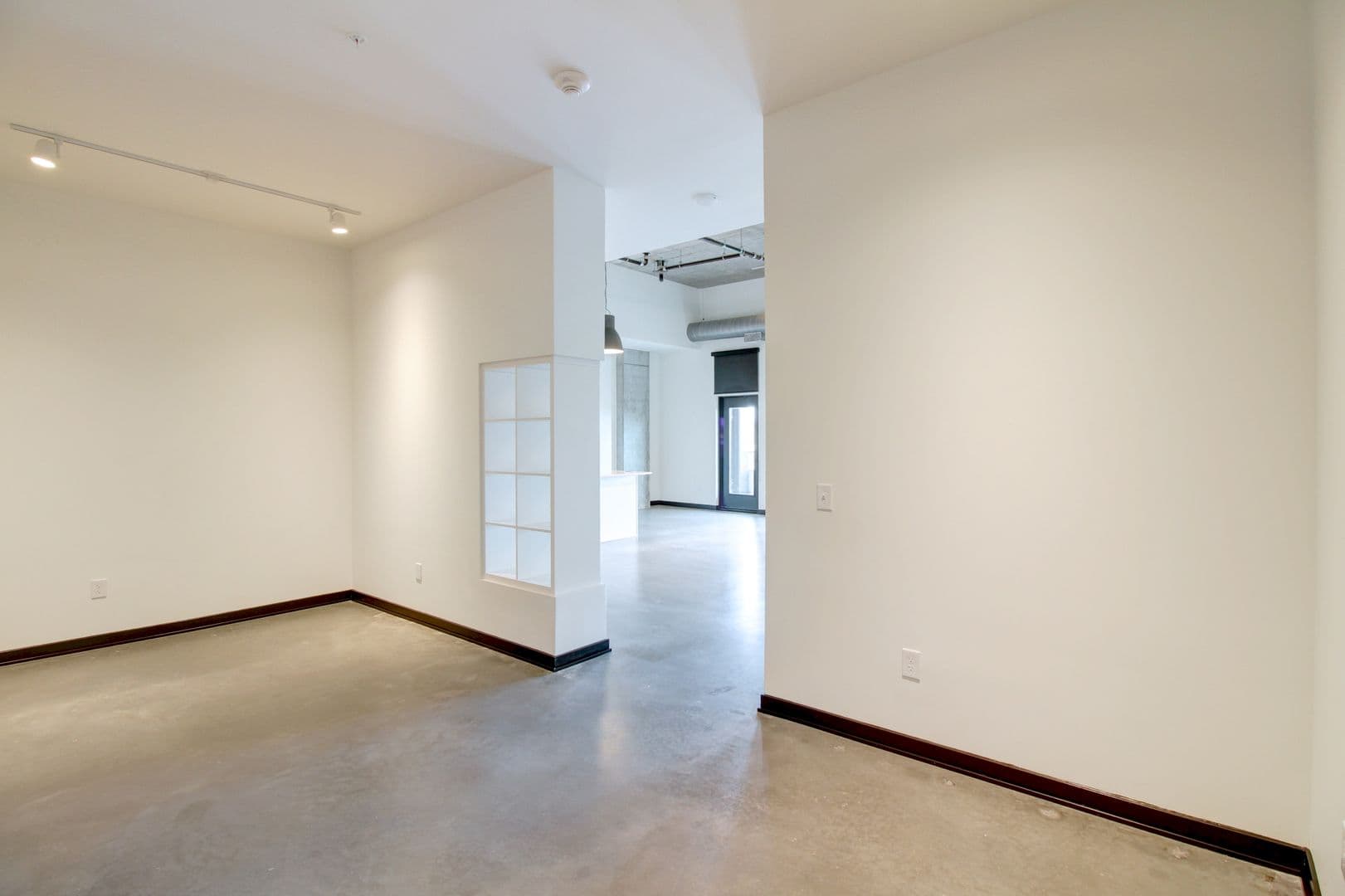 Omaha Apartment: 3737 Farnam Street
