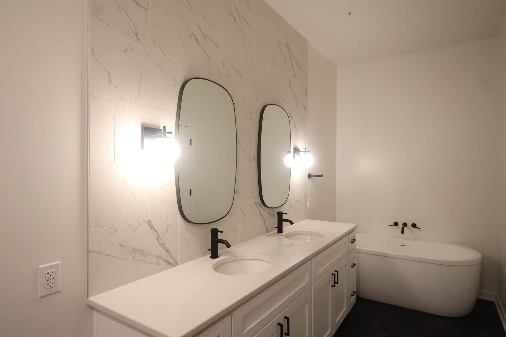 Omaha Apartment: 3737 Farnam Street