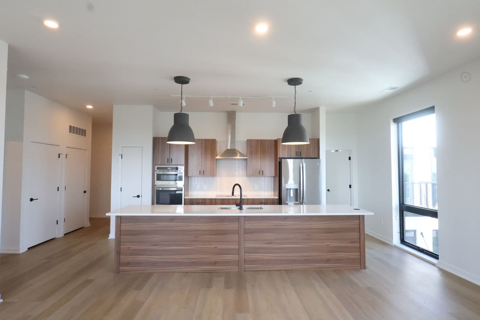 Omaha Apartment: 3737 Farnam Street