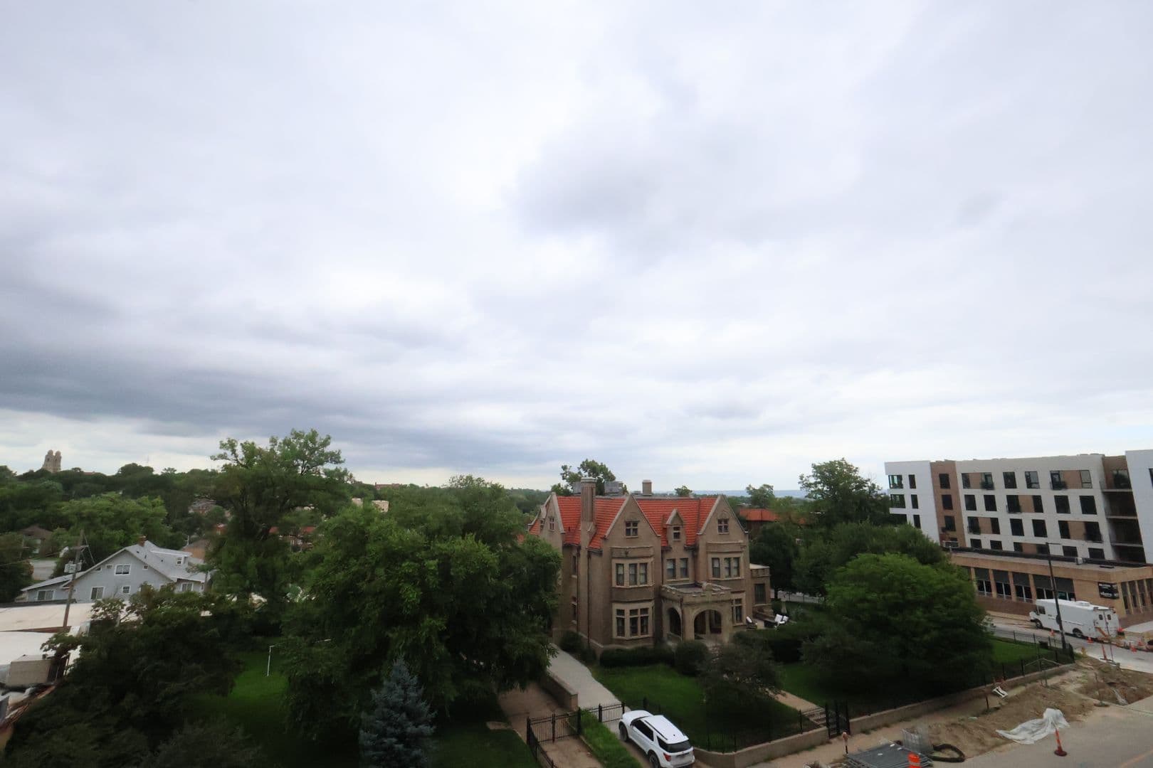 Omaha Apartment: 3737 Farnam Street